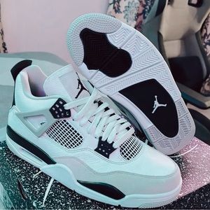 Air Jordan Retro 4